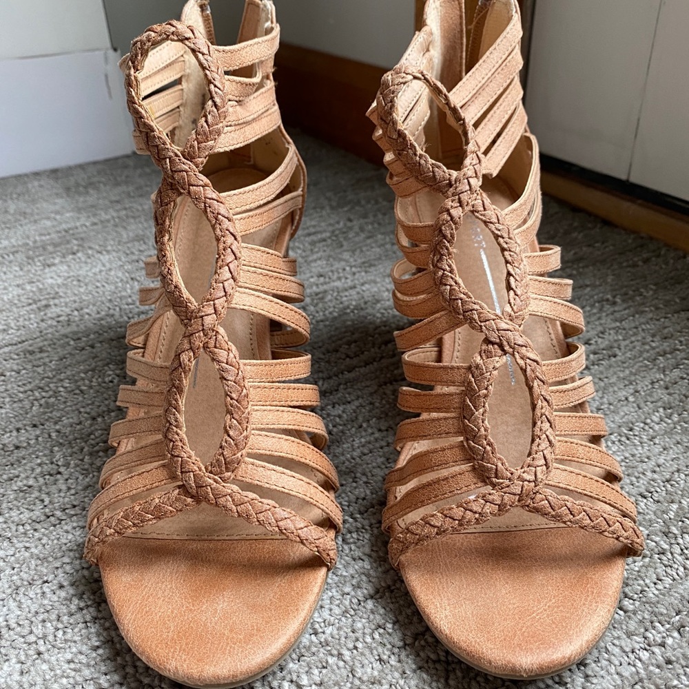 Report Womens Nude Heels